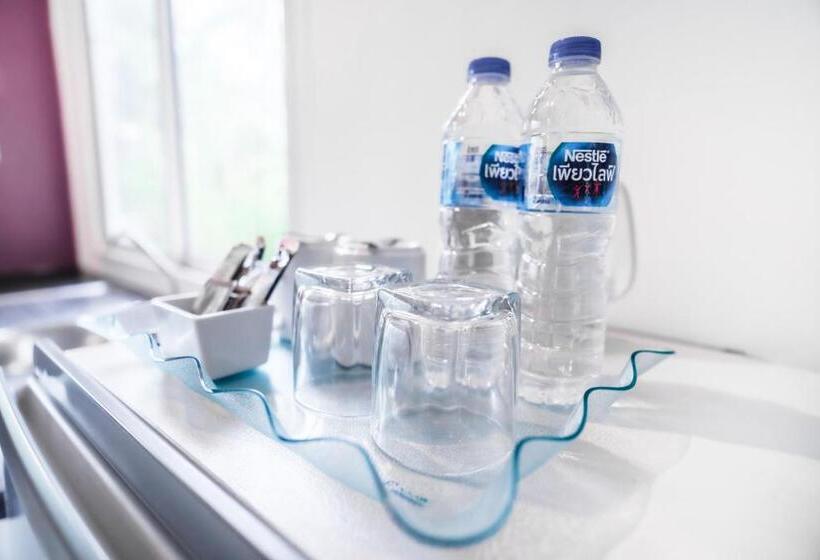 غرفة قياسية مطلّة علي حمام السباحة, Cascades Resort