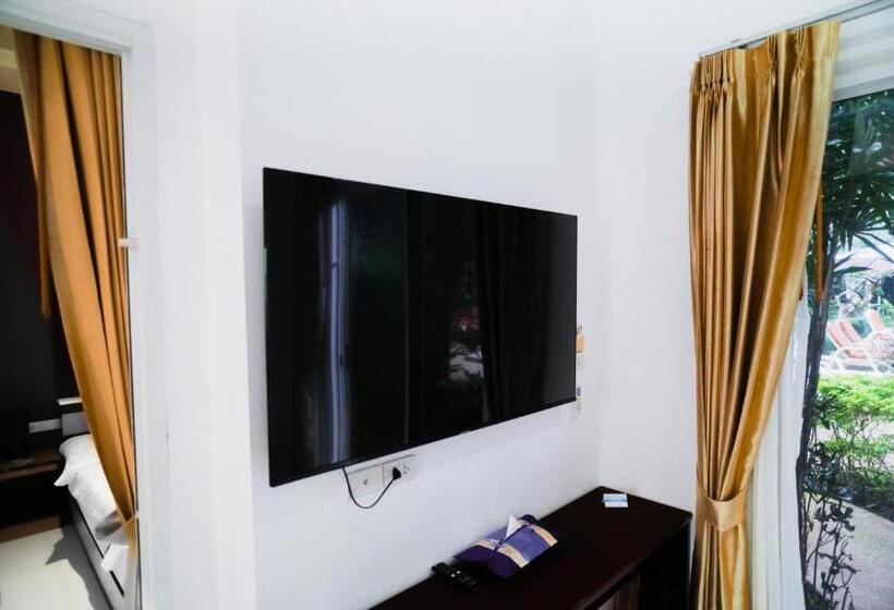 شقة غرفة واحدة مطلة على حمام السباحة, Cascades Resort