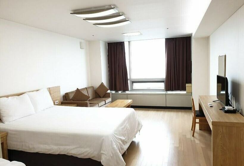 Standard Room, Goodday Airtel