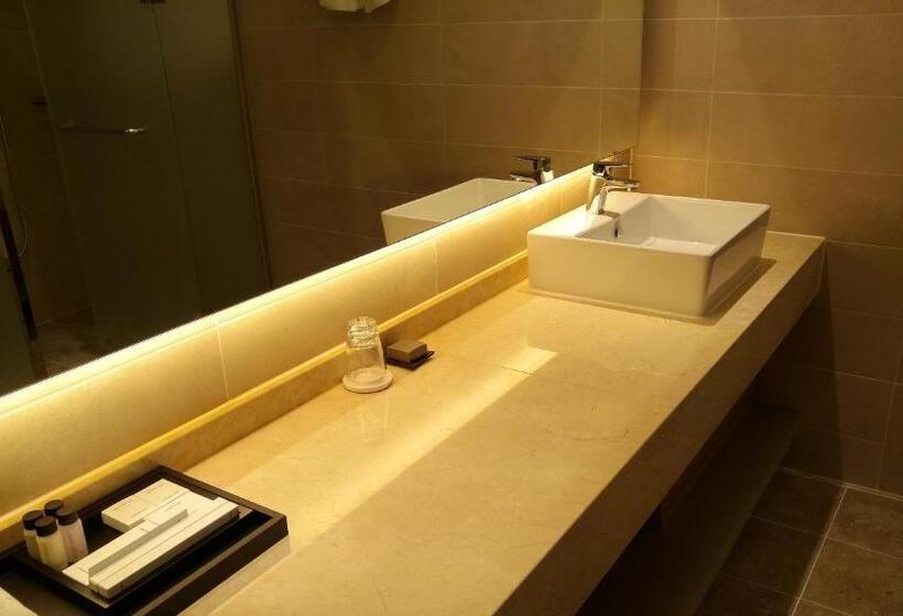 Номер Стандарт Трехместный, J Square Hotel And Wedding