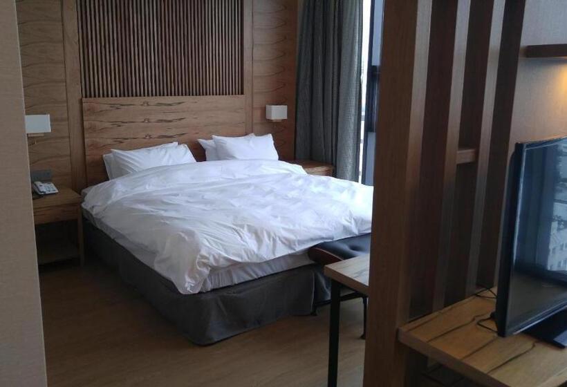 Королевский Люкс, J Square Hotel And Wedding