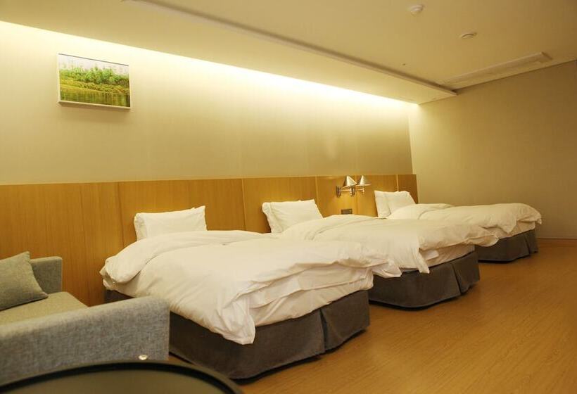 스탠다드 트리플 룸, J Square Hotel And Wedding