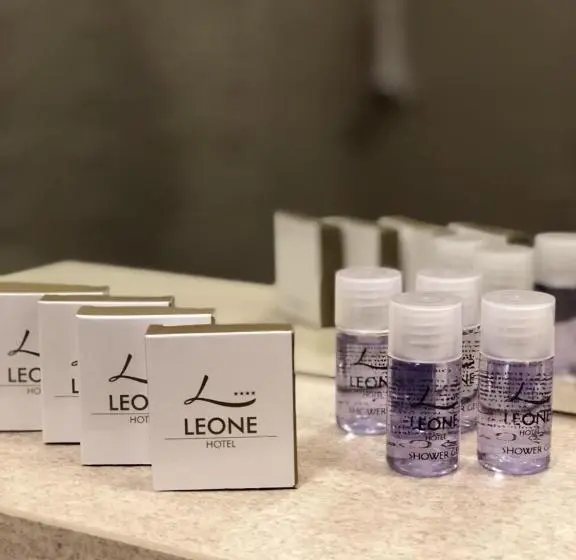 اتاق خانوادگی, Leone
