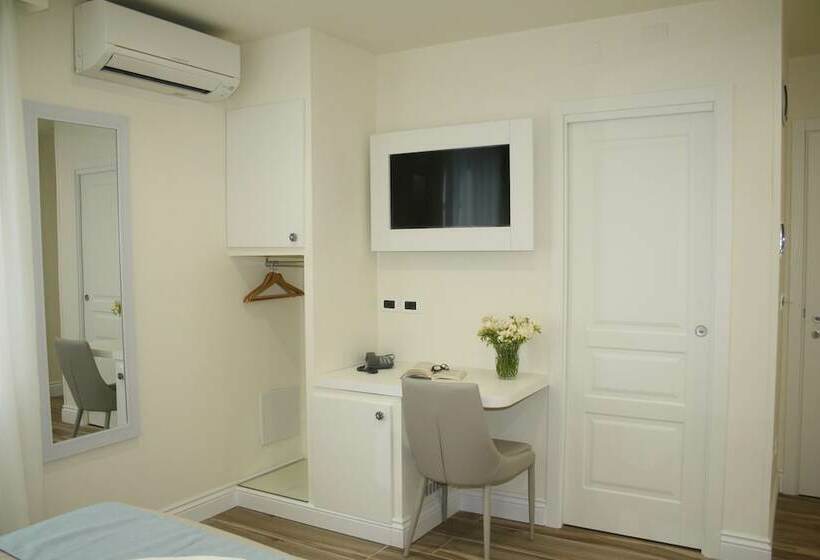 Quarto Triplo Estandar, Ines Bed And Breakfast & Apartments