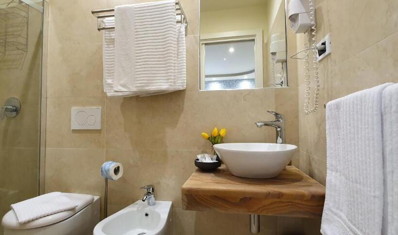 Quarto Triplo Estandar, Ines Bed And Breakfast & Apartments