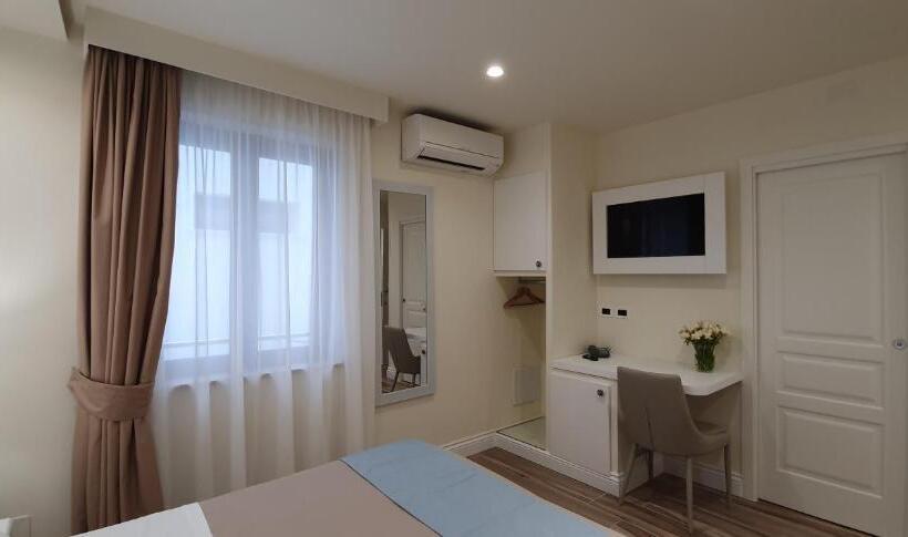 Quarto Triplo Estandar, Ines Bed And Breakfast & Apartments