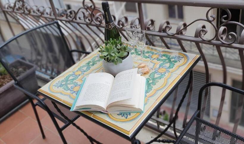 Quarto Quadruple Standart com Varanda, Ines Bed And Breakfast & Apartments