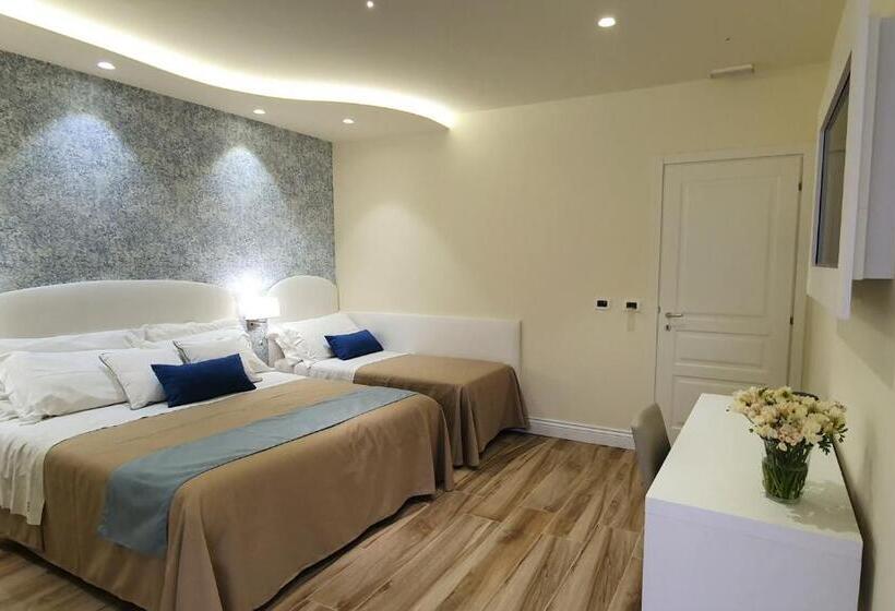 Quarto Quadruple Standart com Varanda, Ines Bed And Breakfast & Apartments