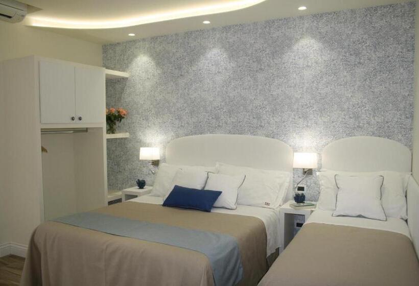 Quarto Quadruple Standart com Varanda, Ines Bed And Breakfast & Apartments