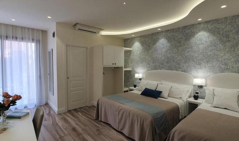 Quarto Quadruple Standart com Varanda, Ines Bed And Breakfast & Apartments