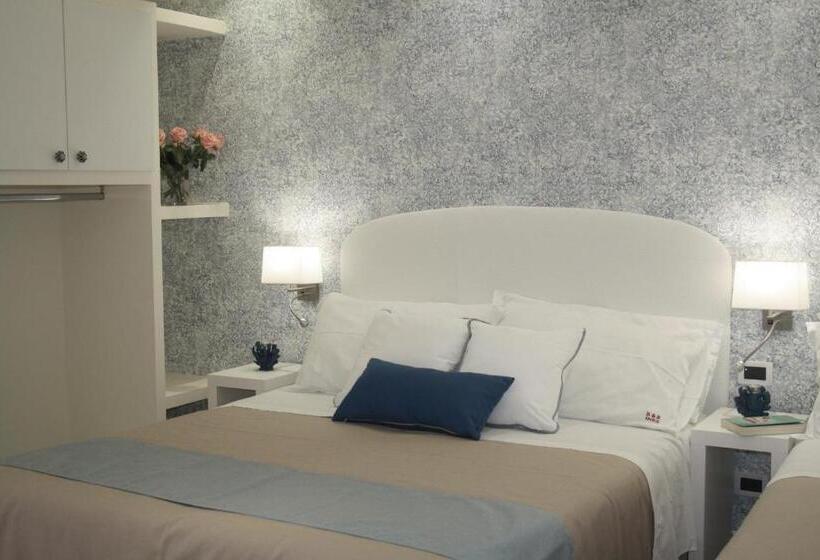 Quarto Quadruple Standart com Varanda, Ines Bed And Breakfast & Apartments