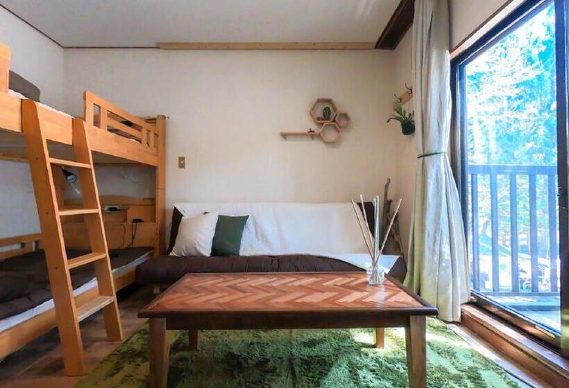 חדר סטנדרט לשלושה עם מרפסת, Lamp Nojiriko