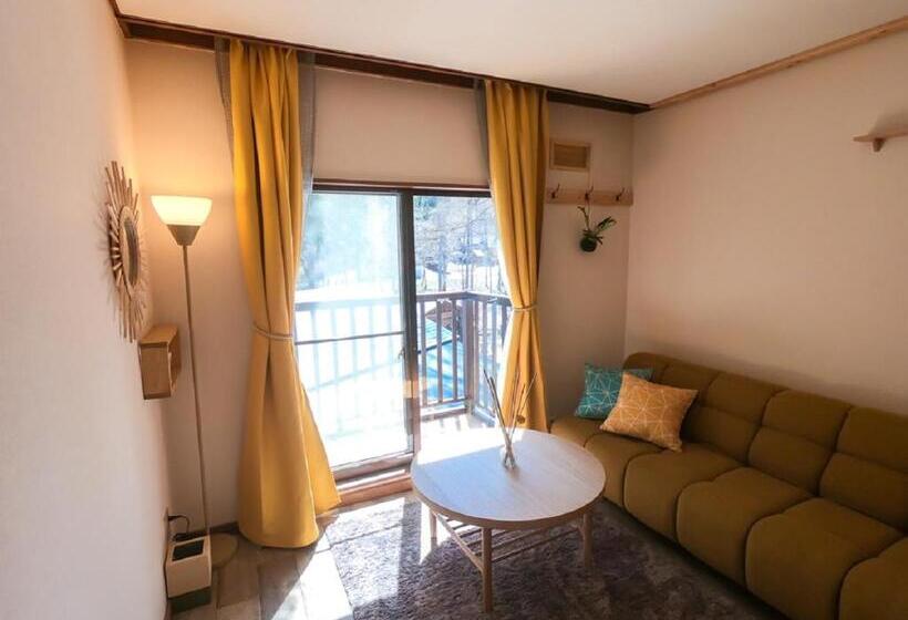 חדר סטנדרט לשלושה עם מרפסת, Lamp Nojiriko