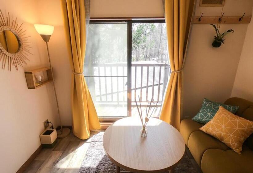 חדר סטנדרט לשלושה עם מרפסת, Lamp Nojiriko