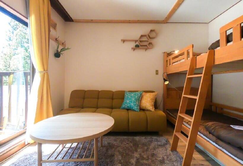 חדר סטנדרט לשלושה עם מרפסת, Lamp Nojiriko