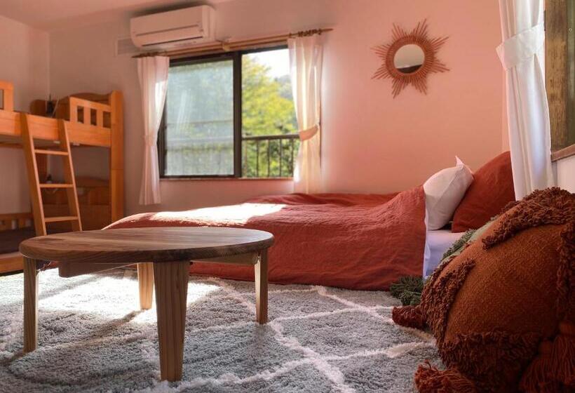 חדר משפחתי, Lamp Nojiriko