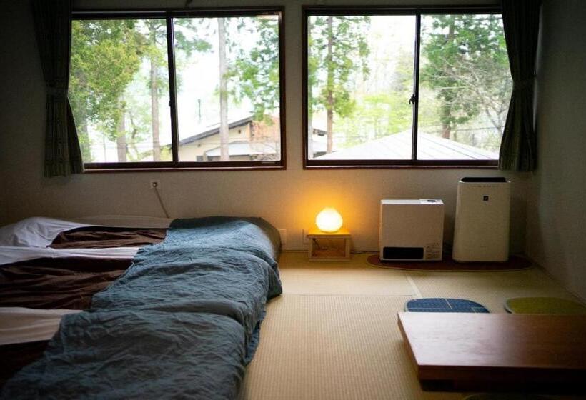 חדר משפחתי, Lamp Nojiriko