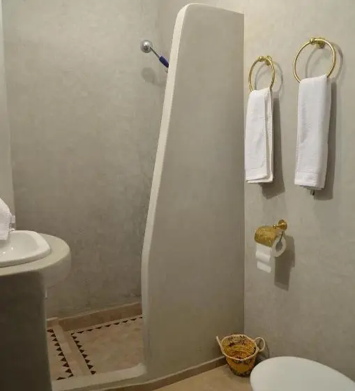 اتاق استاندارد سه نفره, Riad Dar Alamane