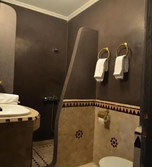 اتاق استاندارد سه نفره, Riad Dar Alamane