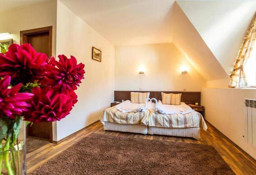 Полулюкс, Family Hotel Teteven