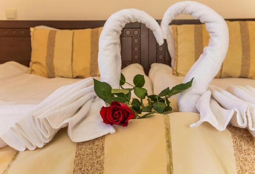 Полулюкс, Family Hotel Teteven