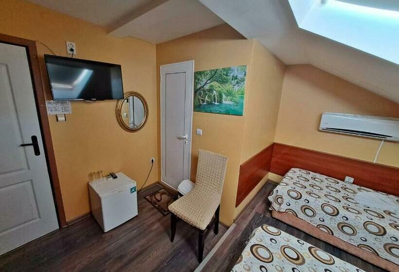 غرفة قياسية ثلاثية, Mirage Pleven