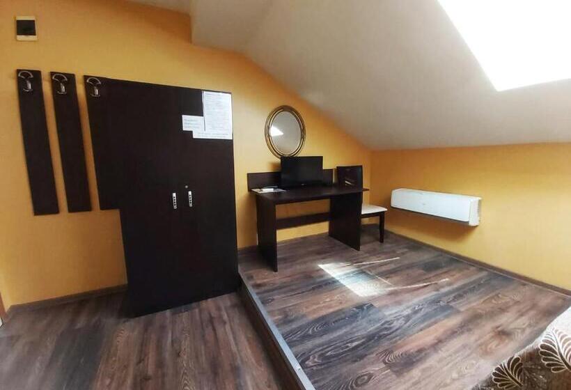 חדר משפחתי, Mirage Pleven