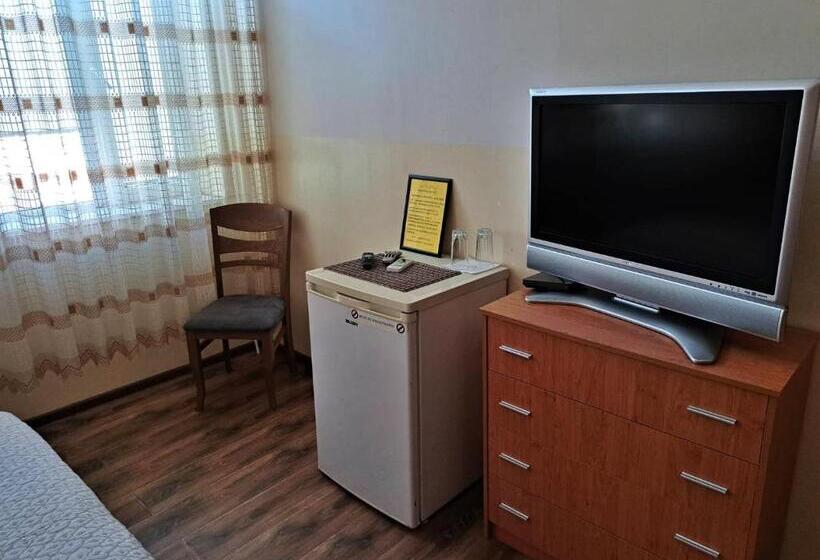 חדר משפחתי, Mirage Pleven