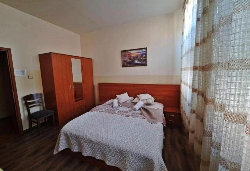 חדר משפחתי, Mirage Pleven