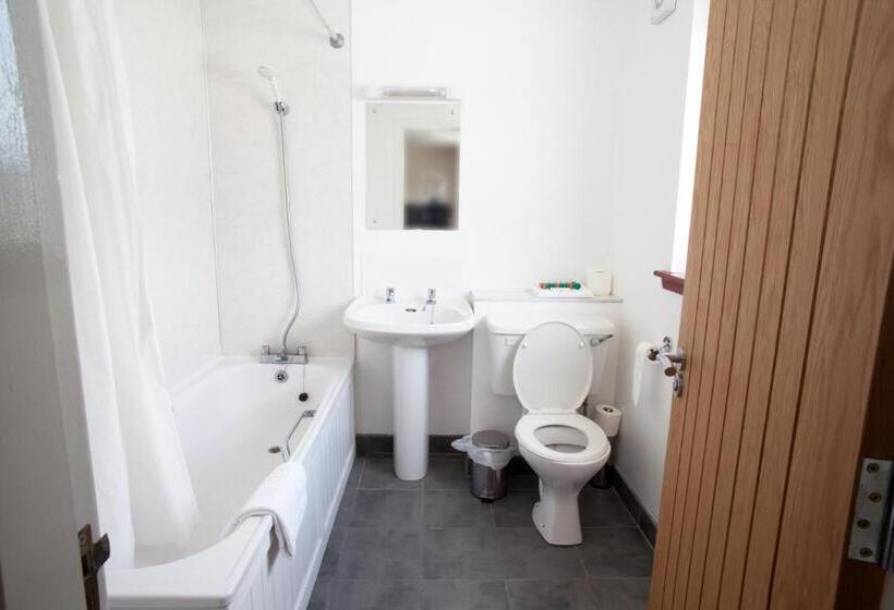 패밀리 룸, The Arch Inn