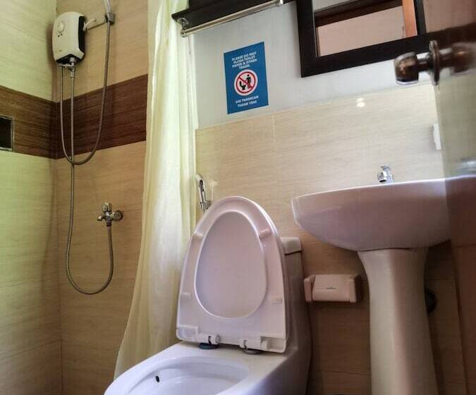 اتاق خانوادگی, Amos Pili Tree Inn Powered By Cocotel