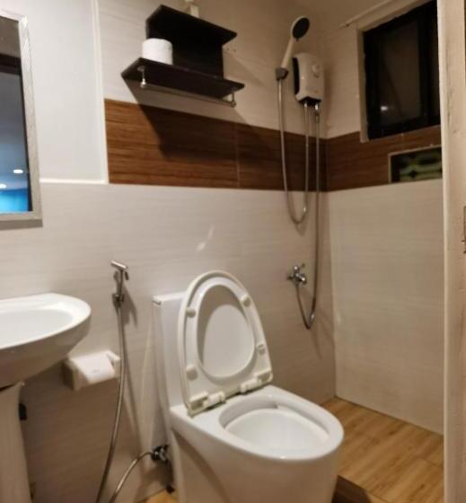 Economy Quadruple Room, Amos Pili Tree Inn Powered By Cocotel