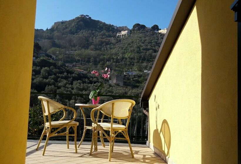 اتاق استاندارد سه نفره, Agriturismo La Lobra