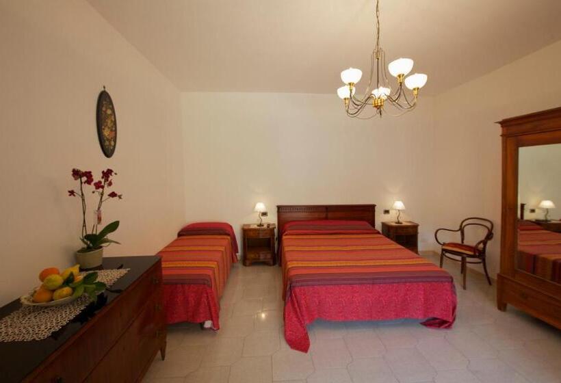 חדר סטנדרט לשלושה, Agriturismo La Lobra