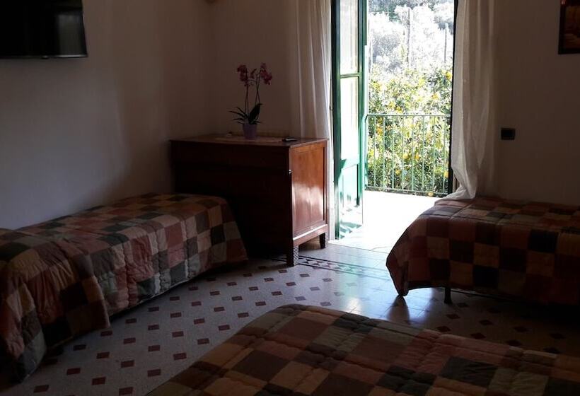 اتاق استاندارد چهار تخته, Agriturismo La Lobra