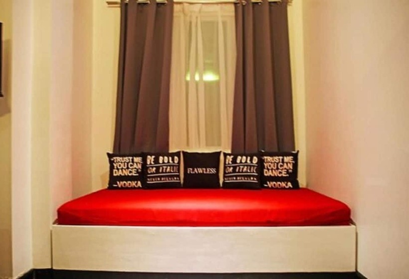 اتاق خانوادگی, The Apple Peach House