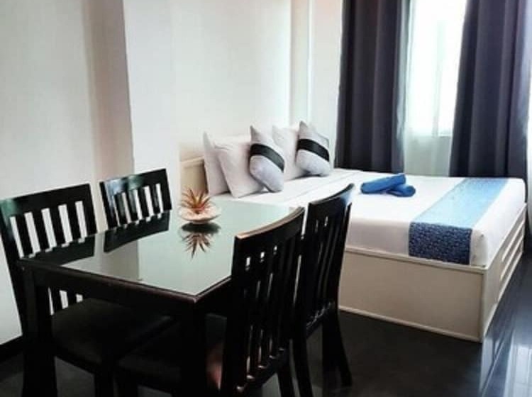 اتاق خانوادگی, The Apple Peach House