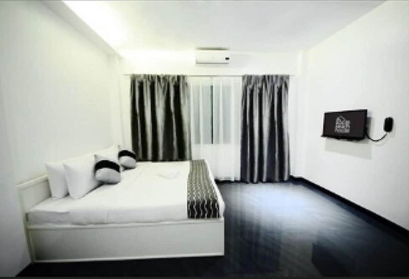 اتاق خانوادگی, The Apple Peach House