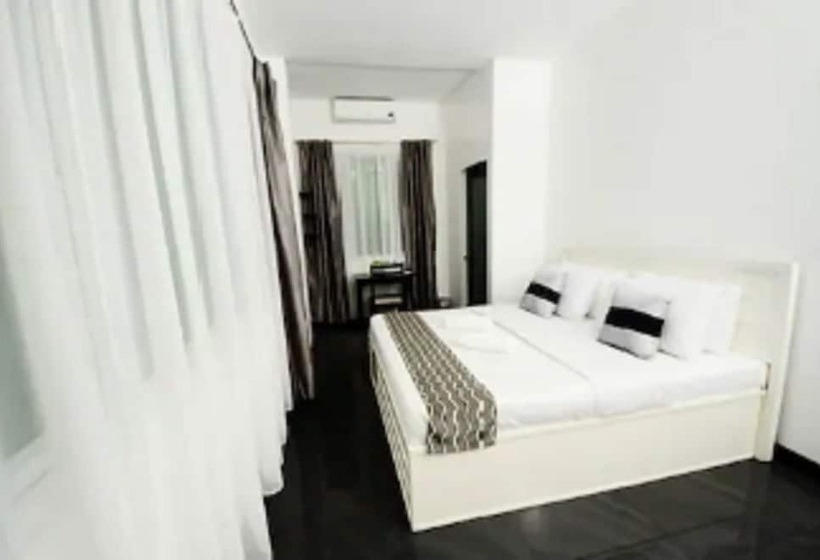 اتاق خانوادگی, The Apple Peach House