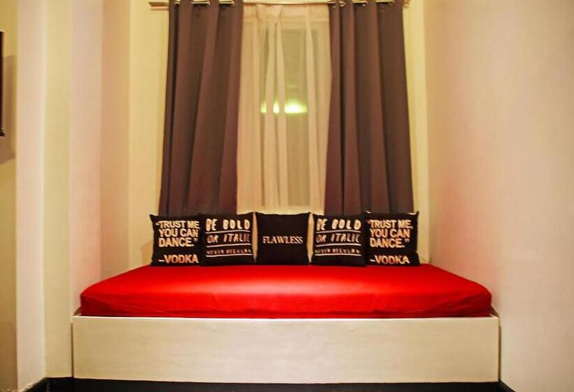 اتاق خانوادگی, The Apple Peach House