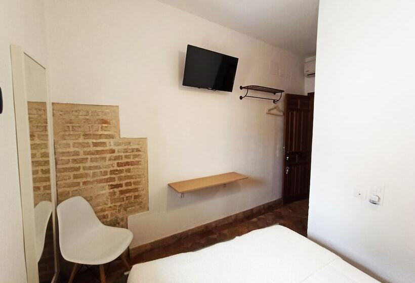 エコノミールーム, Hostel Café Frenteabastos