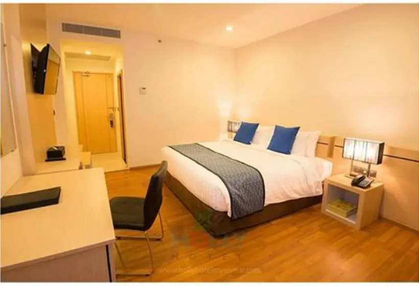 اتاق لوکس با تخت بزرگ, Holly Hotel Myanmar