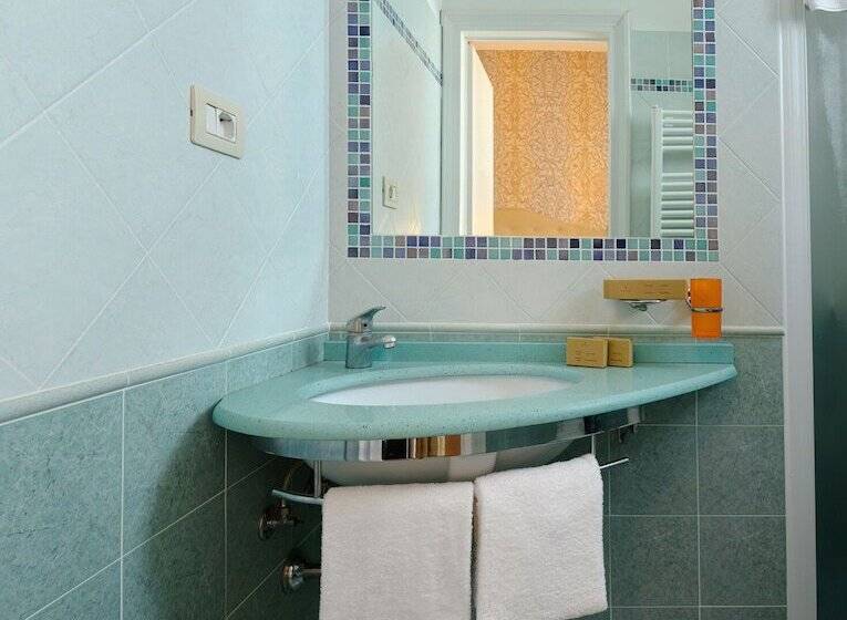 スタンダードトリプルルーム, Acquamarina