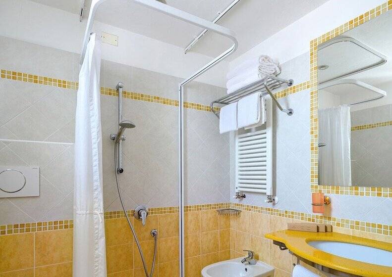 スタンダードトリプルルーム, Acquamarina