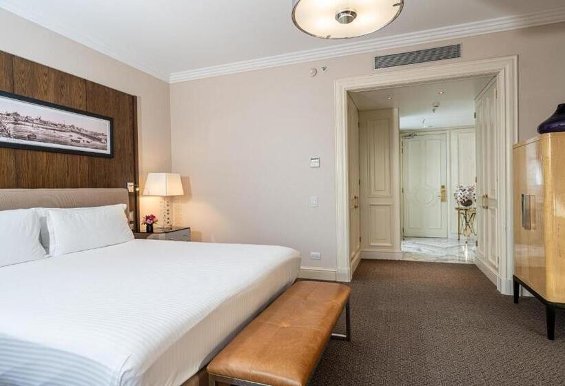 سوئیت جونیور با چشم‌انداز, Alvear Icon