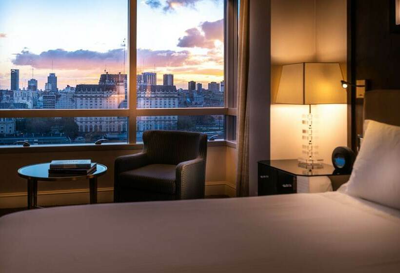 اتاق لوکس با چشم‌انداز شهر, Alvear Icon