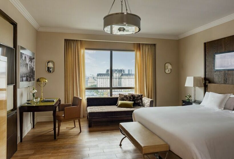 سوئیت جونیور با چشم‌انداز, Alvear Icon