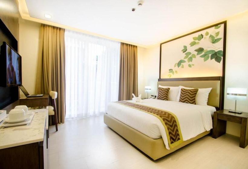 غرفة ديلوكس مطلة على حمام السباحة, Boracay Haven Suites