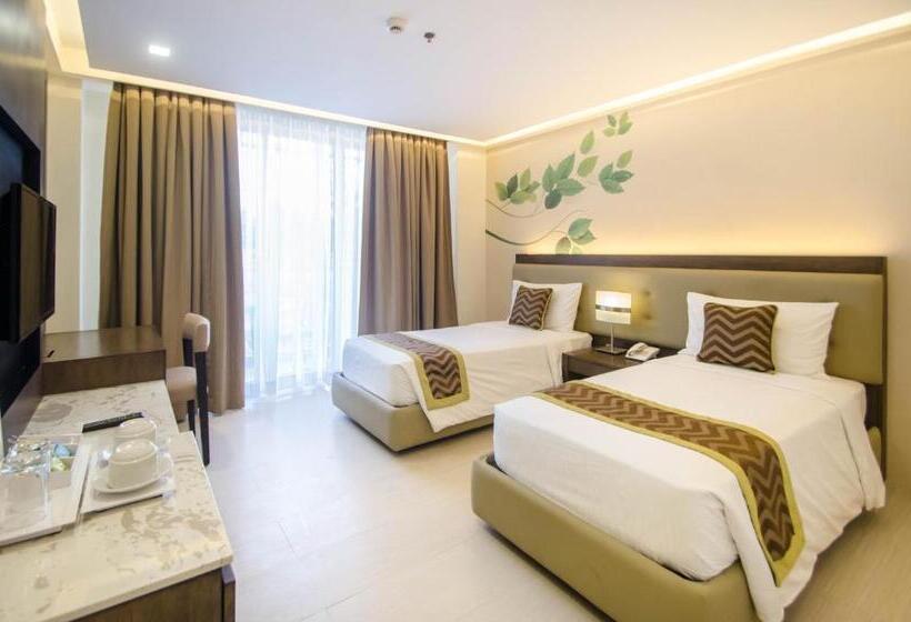 غرفة ديلوكس مطلة على حمام السباحة, Boracay Haven Suites