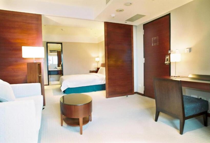 سوییت لوکس, Family Hotel Taipei